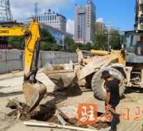 欧美亚洲大鸡巴操逼逼逼高温下的坚守｜道路建设者用汗水铺就畅通路